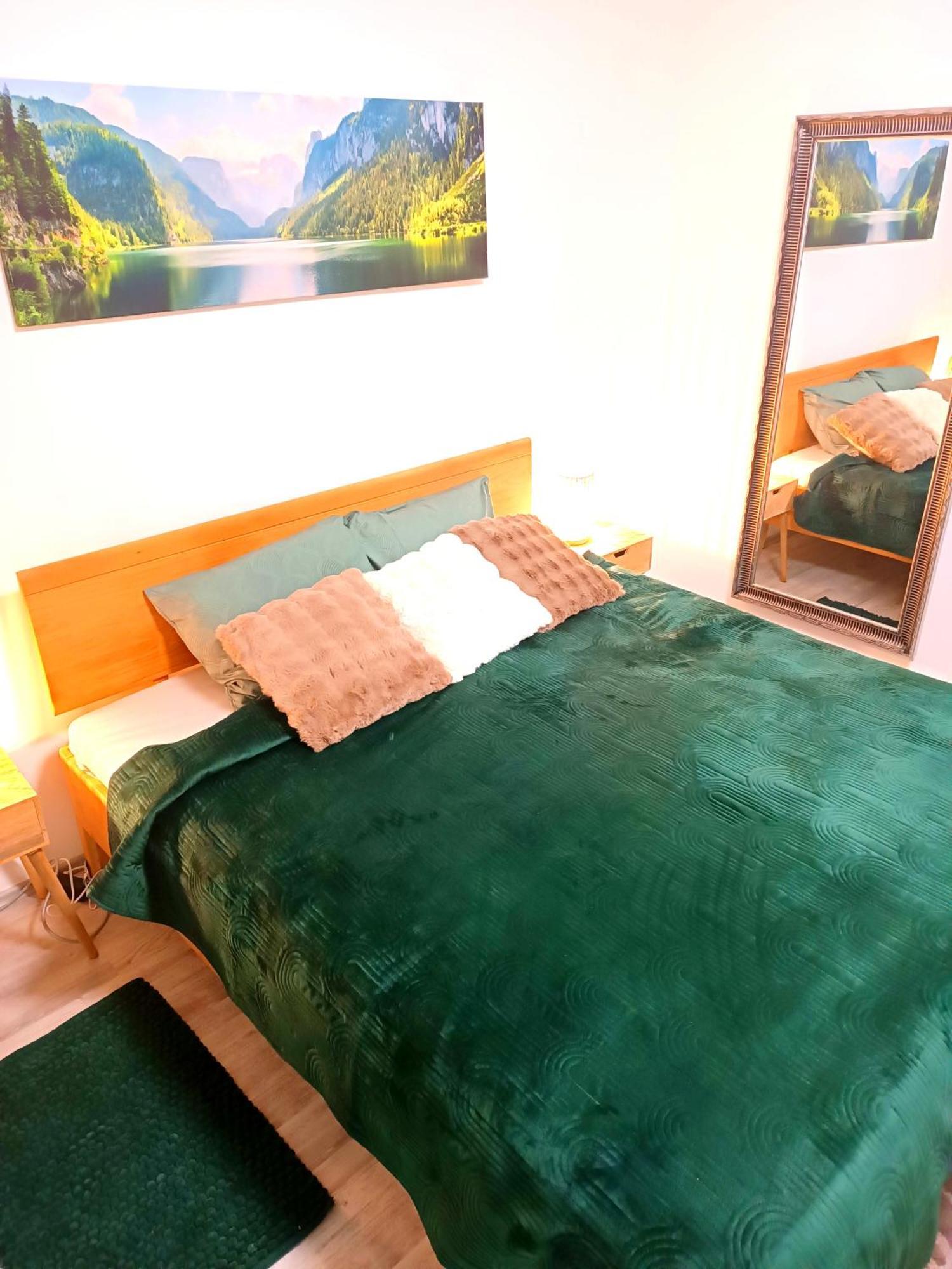 Family Apartments 2 Room'S Centre Muerzzuschlag Екстериор снимка